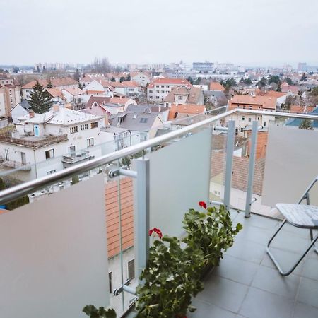 Design Apartment, The City Centre Close To The Health Spa Piest'any Exteriör bild