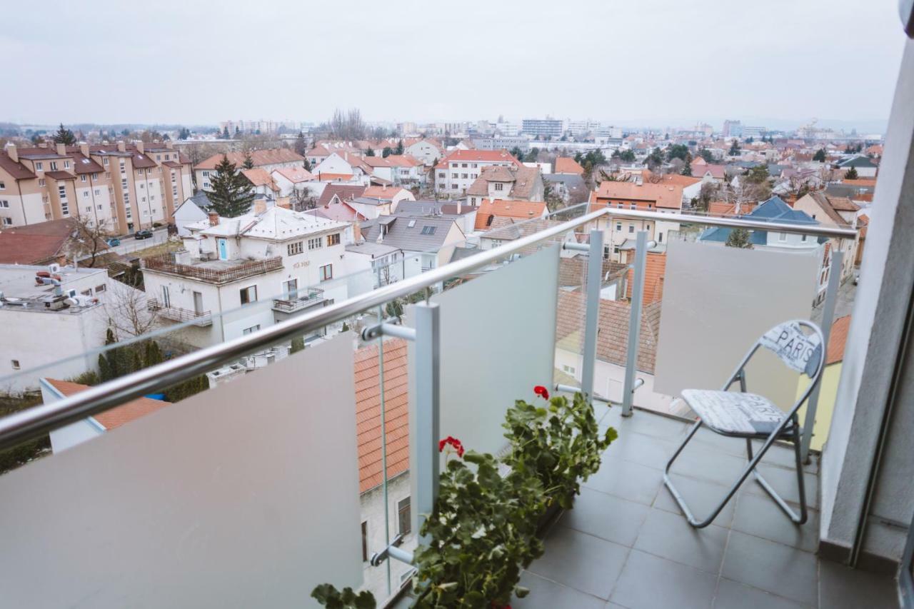 Design Apartment, The City Centre Close To The Health Spa Piest'any Exteriör bild