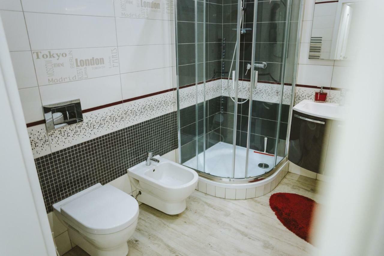 Design Apartment, The City Centre Close To The Health Spa Piest'any Exteriör bild