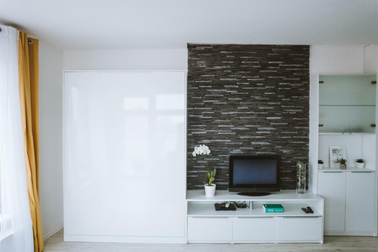 Design Apartment, The City Centre Close To The Health Spa Piest'any Exteriör bild
