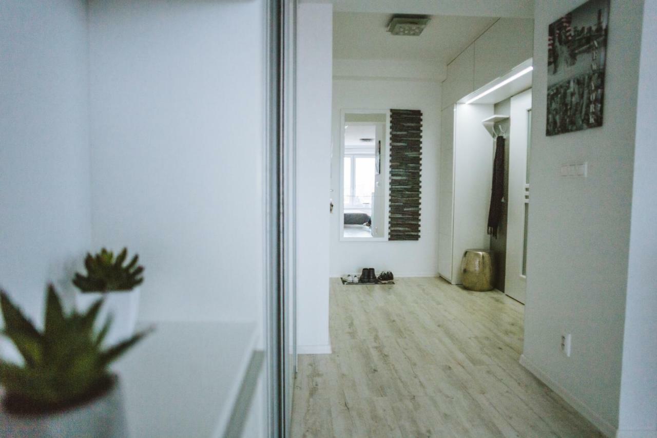 Design Apartment, The City Centre Close To The Health Spa Piest'any Exteriör bild