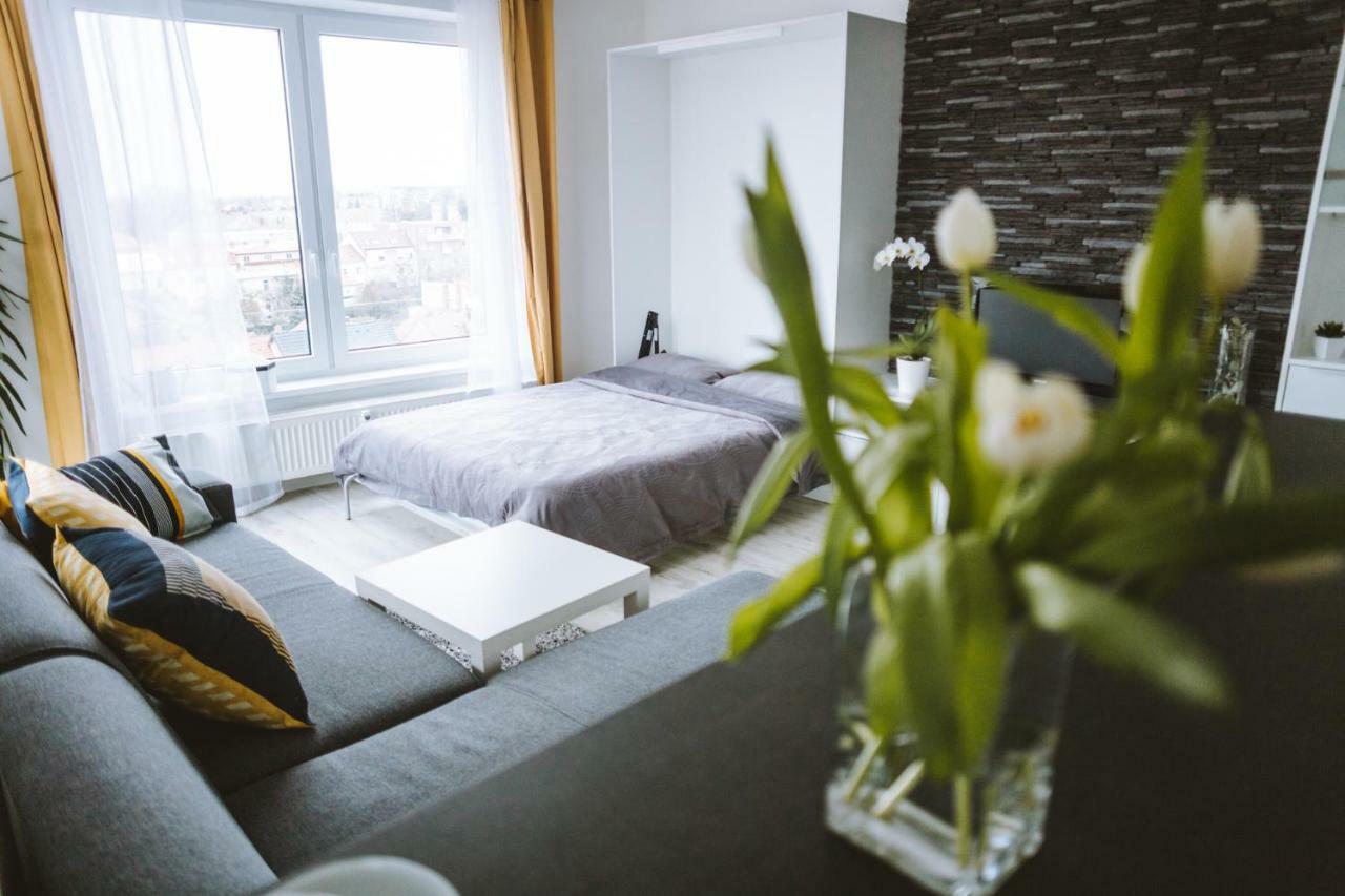Design Apartment, The City Centre Close To The Health Spa Piest'any Exteriör bild
