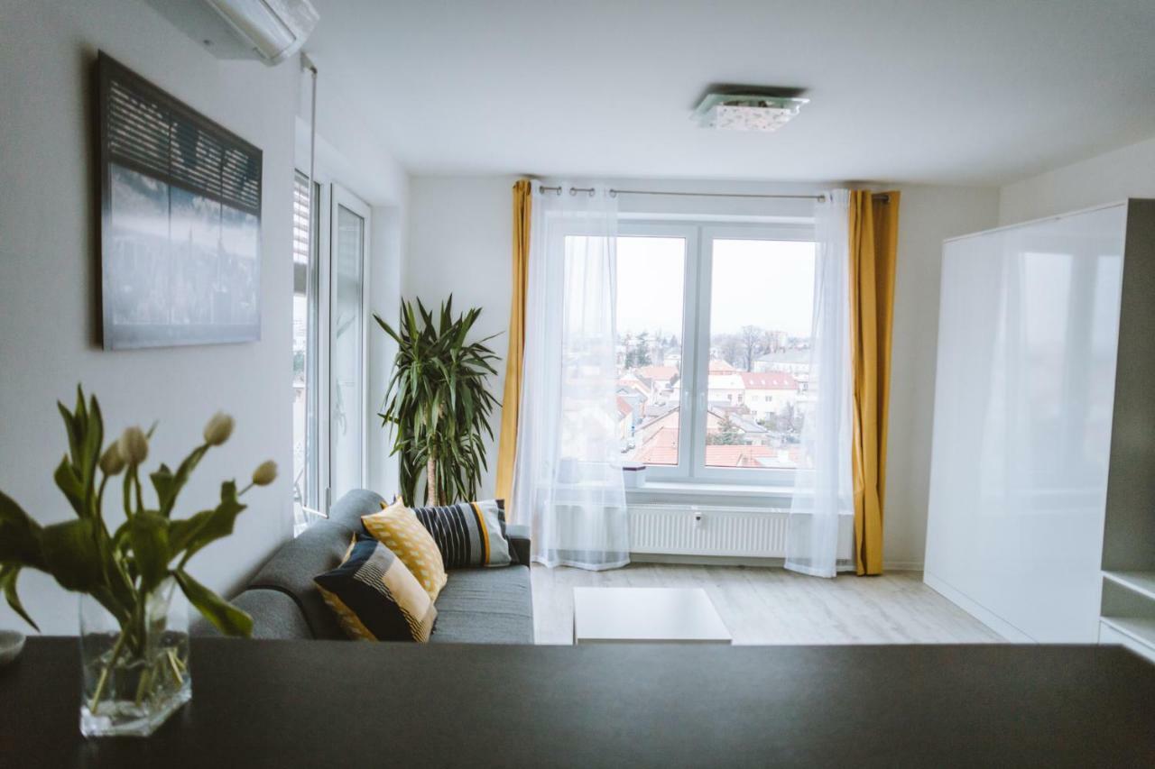Design Apartment, The City Centre Close To The Health Spa Piest'any Exteriör bild